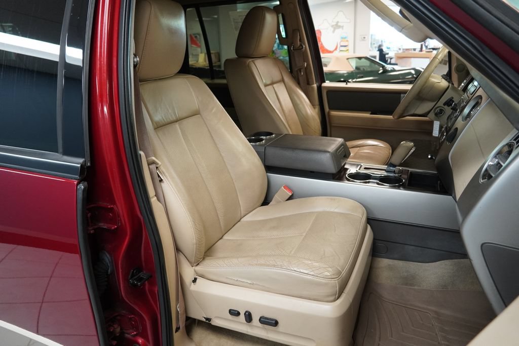 Used 2014 Ford Expedition XLT w/ Equipment Group 202A AWD/4WD image 25