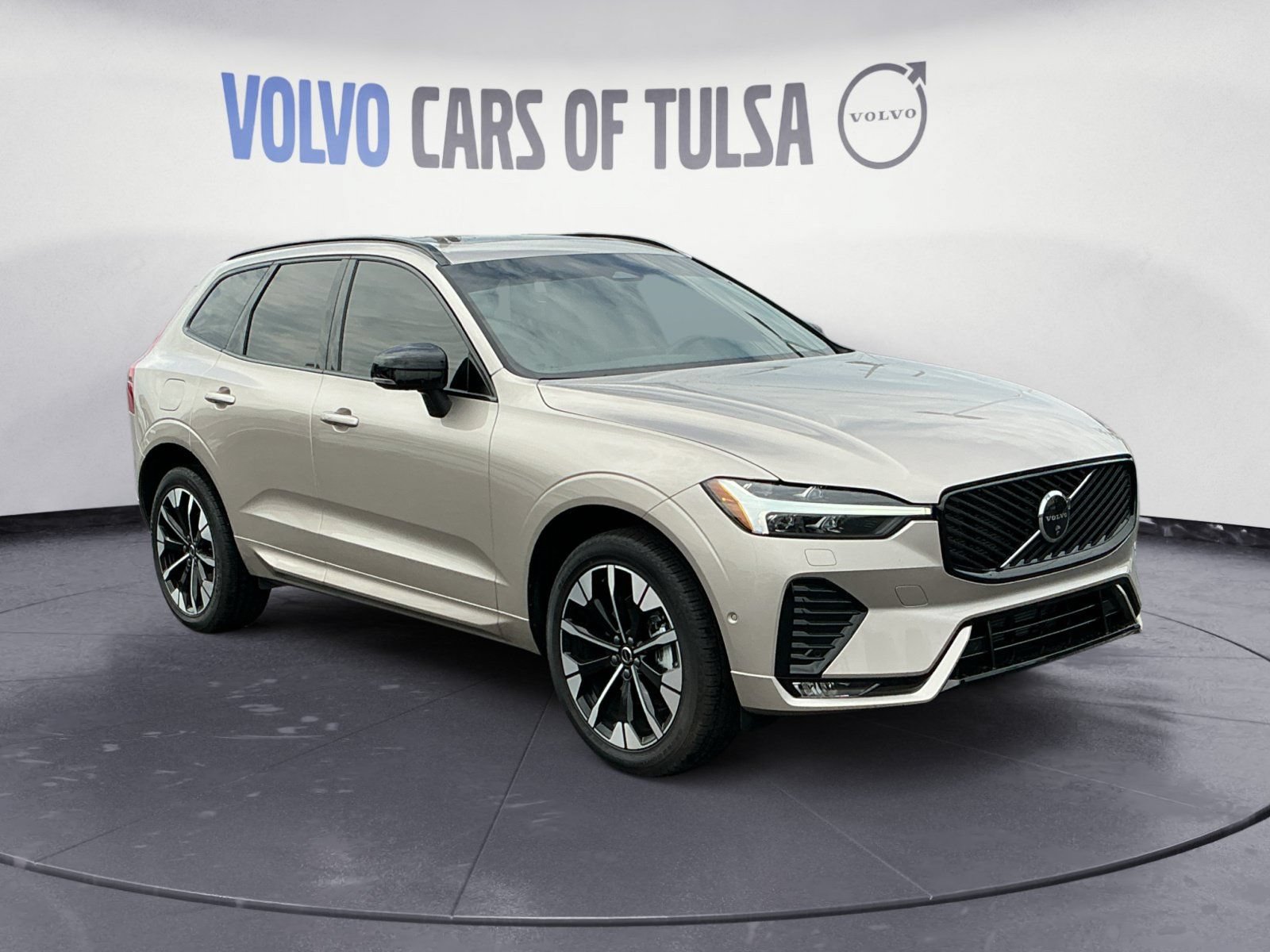 Used 2026 Volvo XC60 B5 Plus w/ Protection Package Premier AWD/4WD image 7