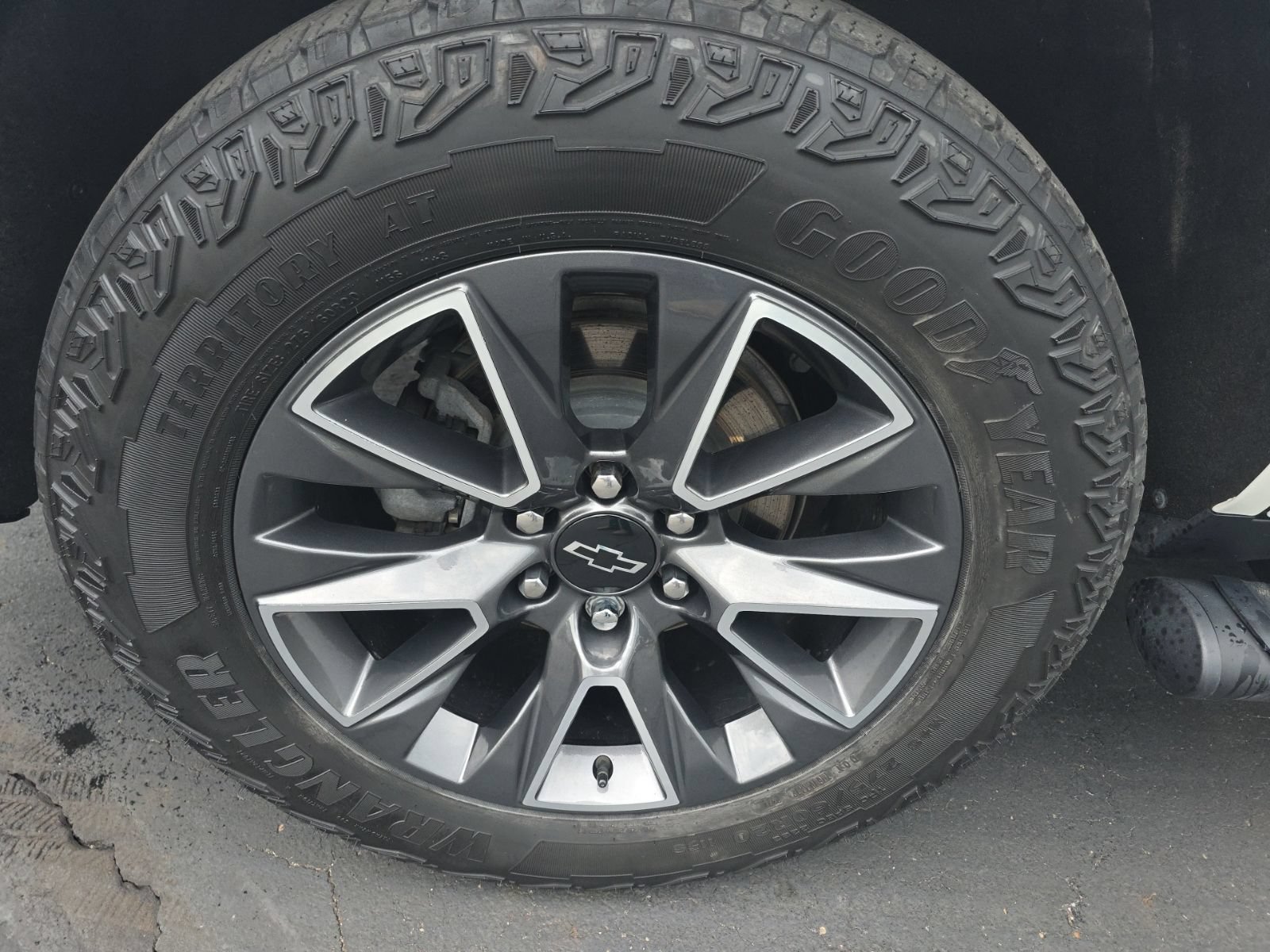 Used 2024 Chevrolet Tahoe Z71 w/ Luxury Package AWD/4WD image 21