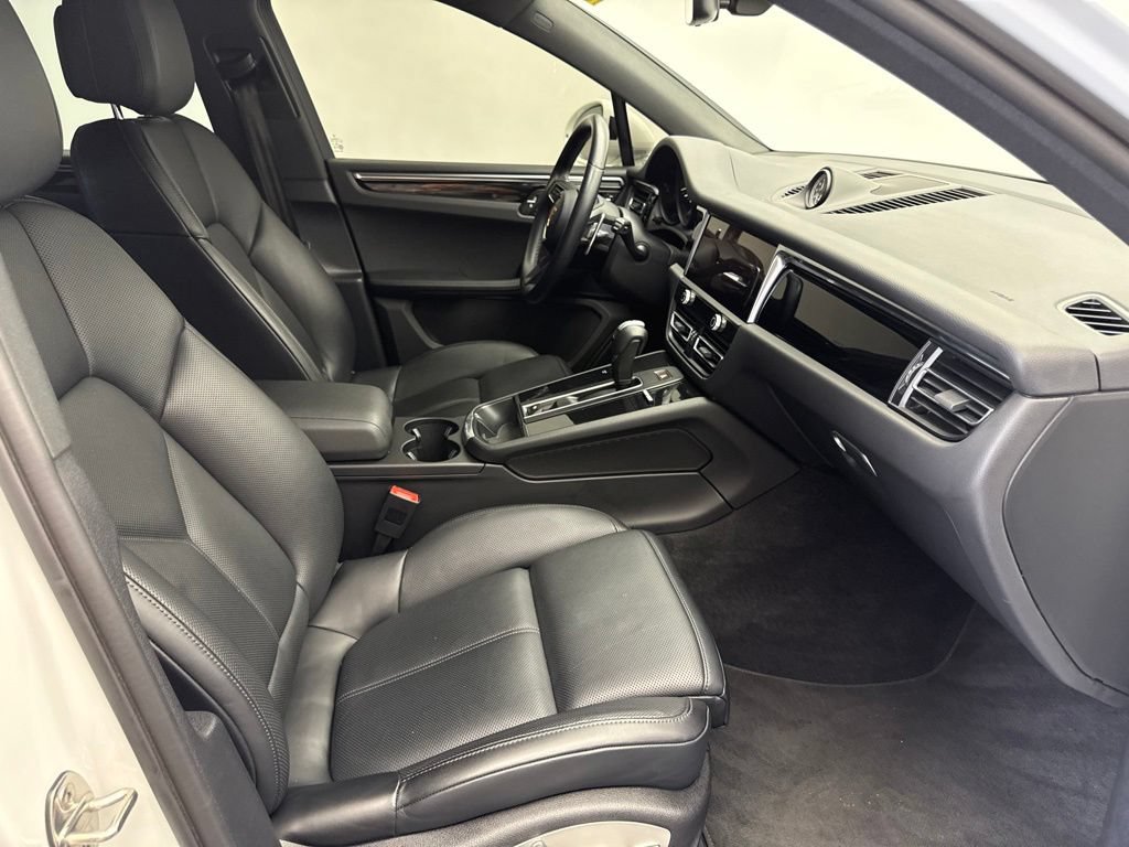 Certified 2024 Porsche Macan AWD/4WD image 23