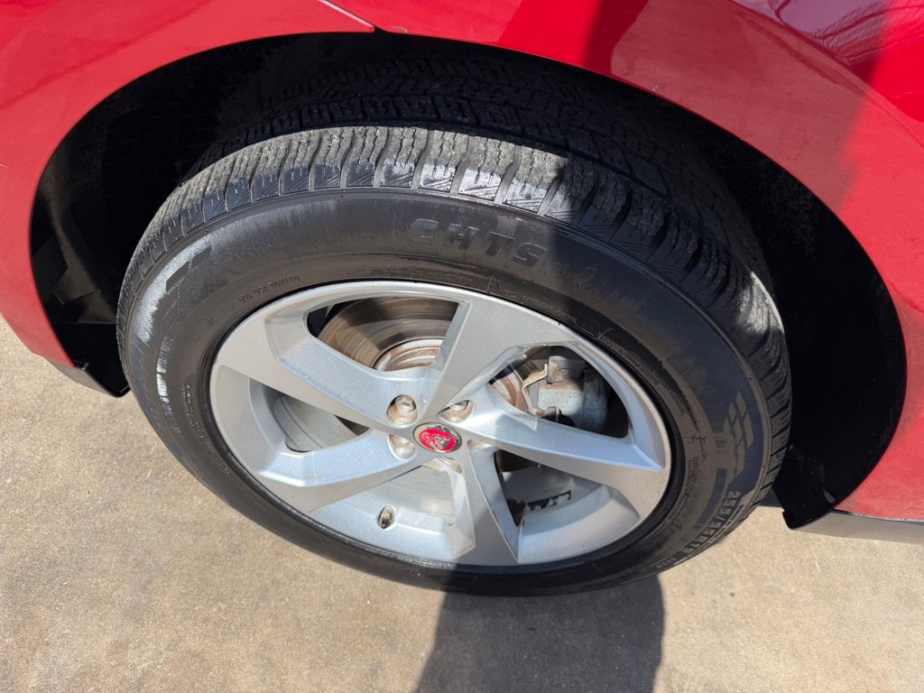 Used 2017 Jaguar F-PACE Premium image 17