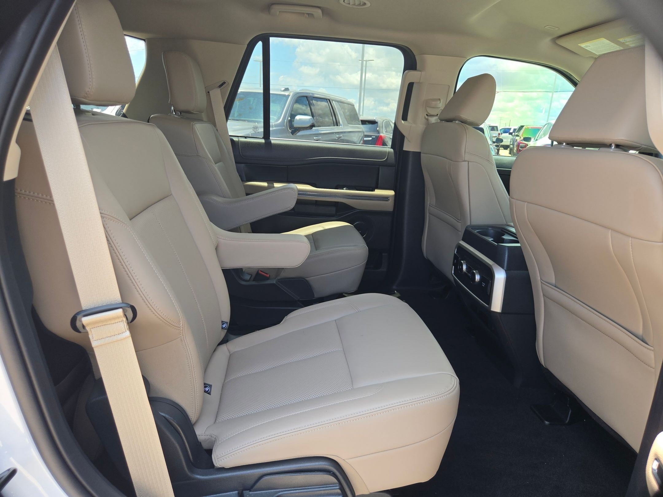 Used 2024 Ford Expedition XLT RWD image 22