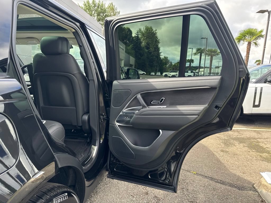 New 2026 Land Rover Range Rover SE AWD/4WD image 17