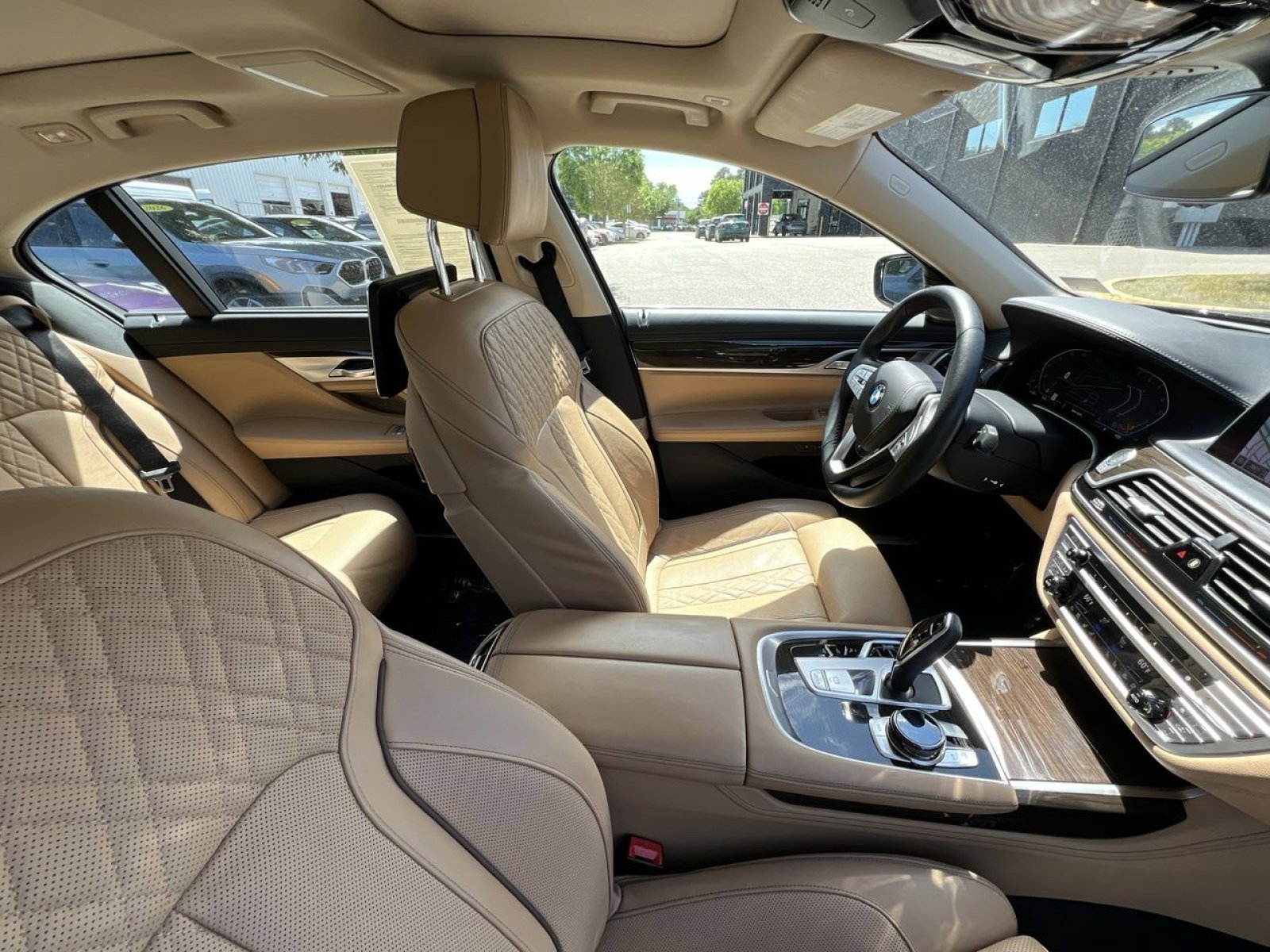 Used 2022 BMW 740i xDrive w/ Autobahn Package AWD/4WD image 3