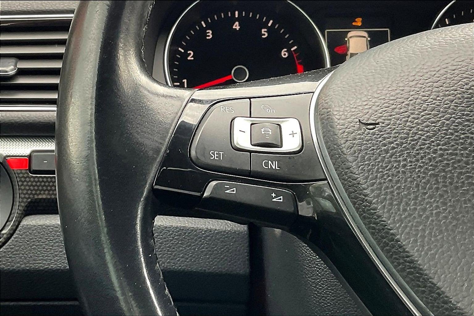 Used 2019 Volkswagen Passat 2.0T SE R-Line FWD image 12
