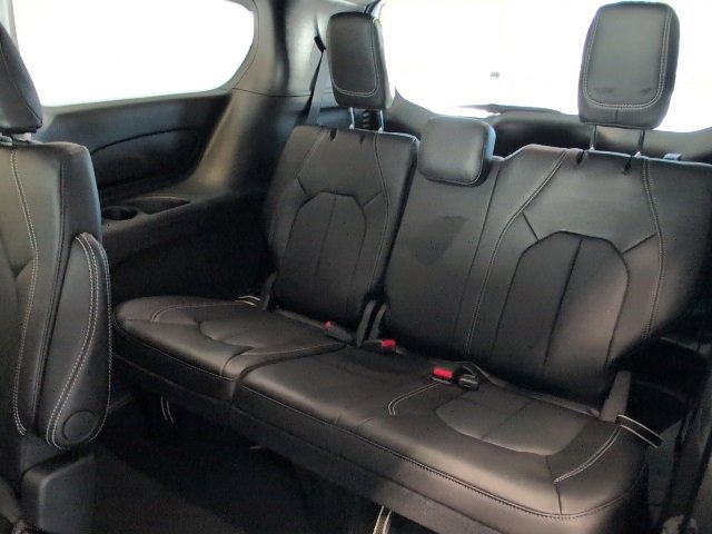 New 2026 Chrysler Pacifica Select image 30