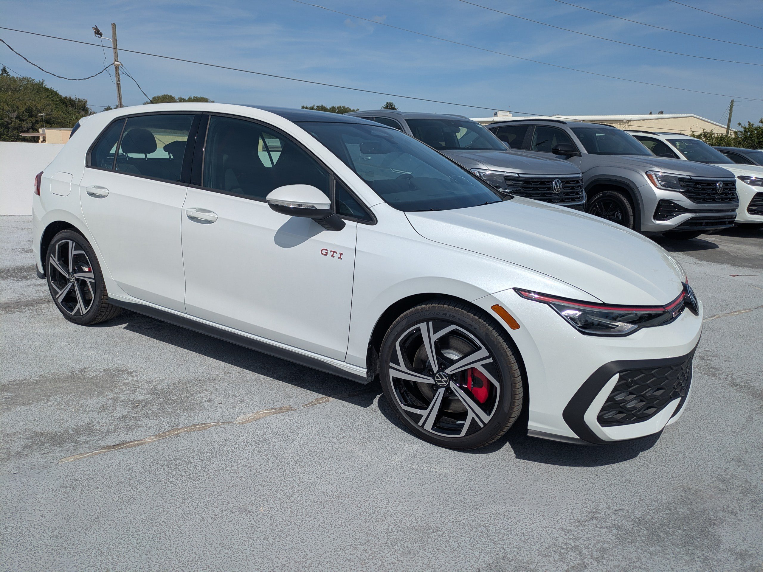 New 2026 Volkswagen GTI SE FWD image 2