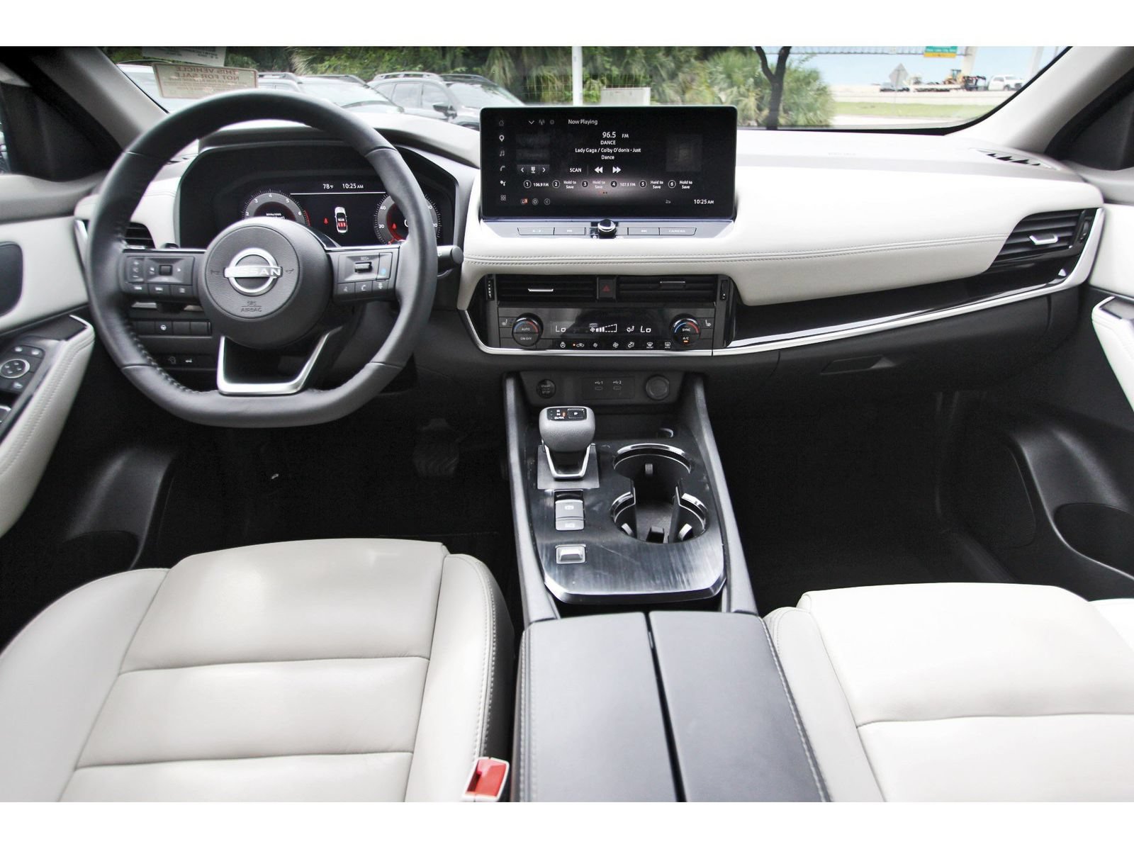 Used 2024 Nissan Rogue SL FWD image 9