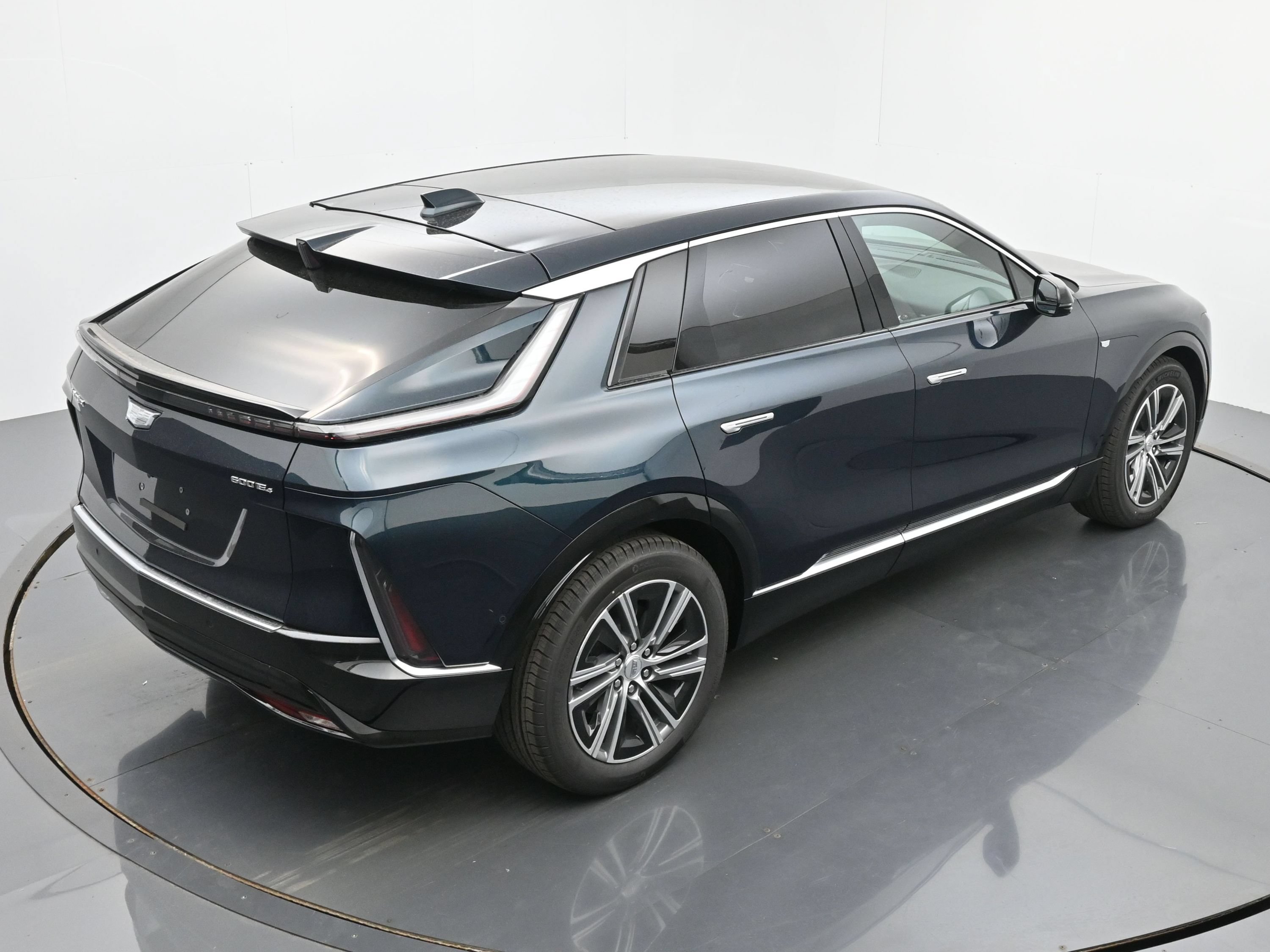 New 2026 Cadillac Lyriq Luxury w/ LPO, Floor Liner Package AWD/4WD image 27