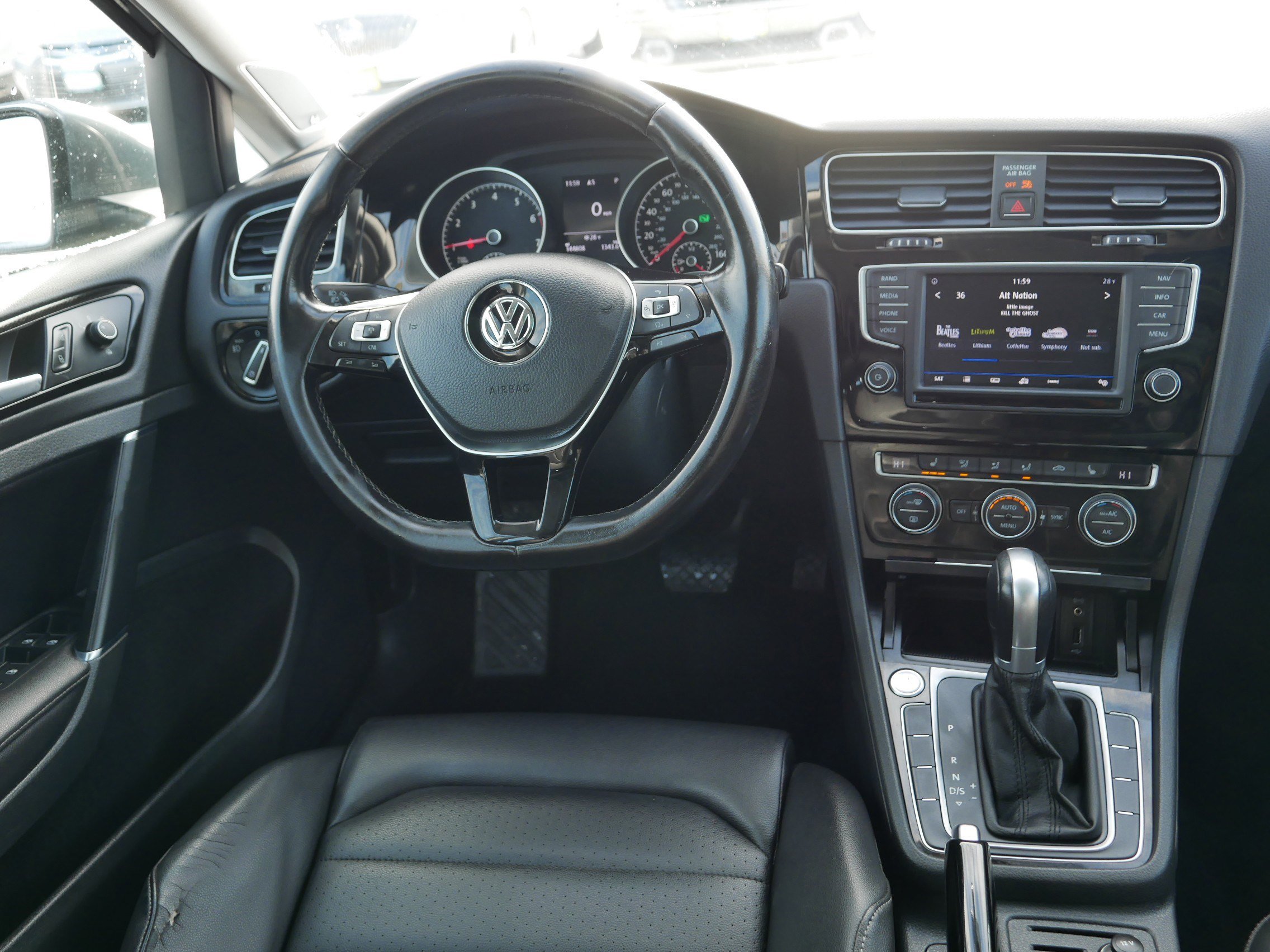 Used 2017 Volkswagen Golf SEL image 9