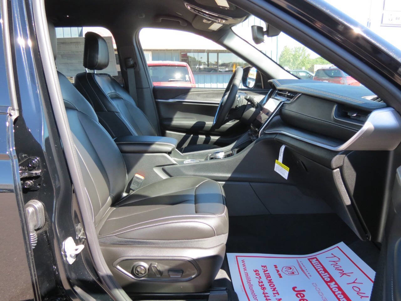 New 2024 Jeep Grand Cherokee Limited w/ Black Appearance Package image 8
