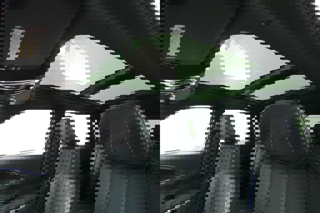 Used 2024 Cadillac Lyriq Luxury AWD/4WD image 25