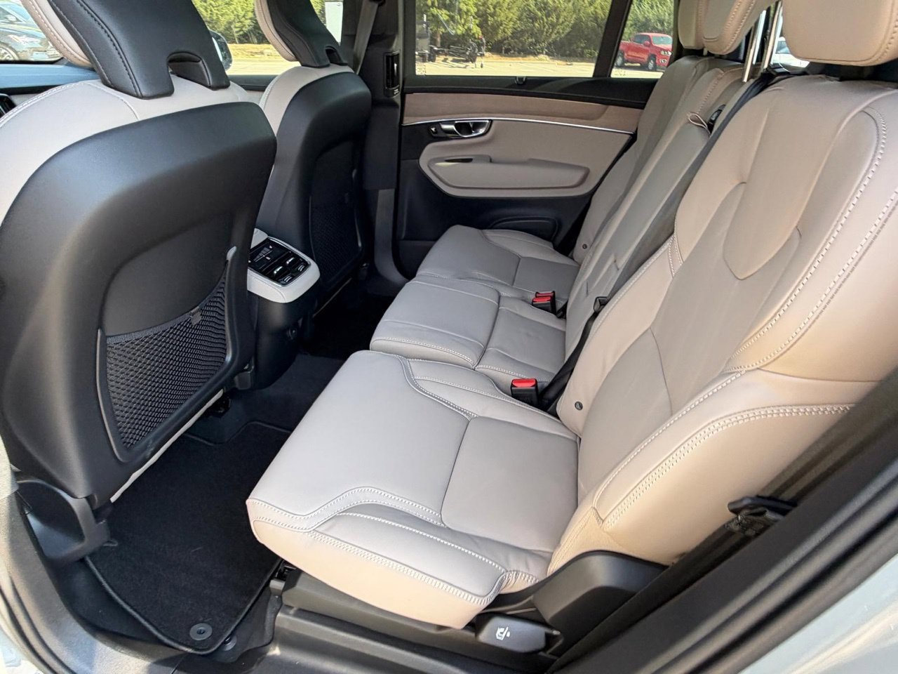 New 2026 Volvo XC90 B6 Plus w/ Protection Package Premier AWD/4WD image 21