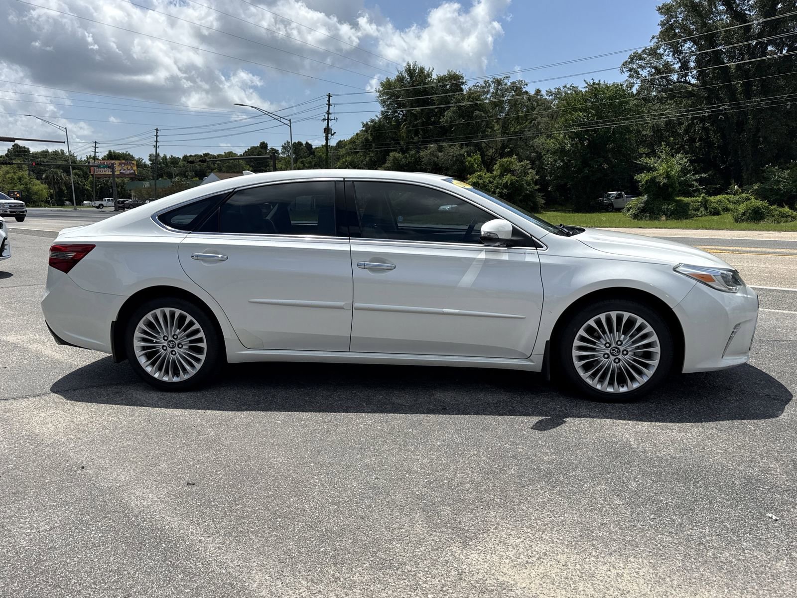 Used 2017 Toyota Avalon Limited FWD image 6