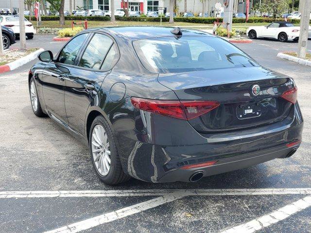 New 2023 Alfa Romeo Giulia Sprint RWD image 4