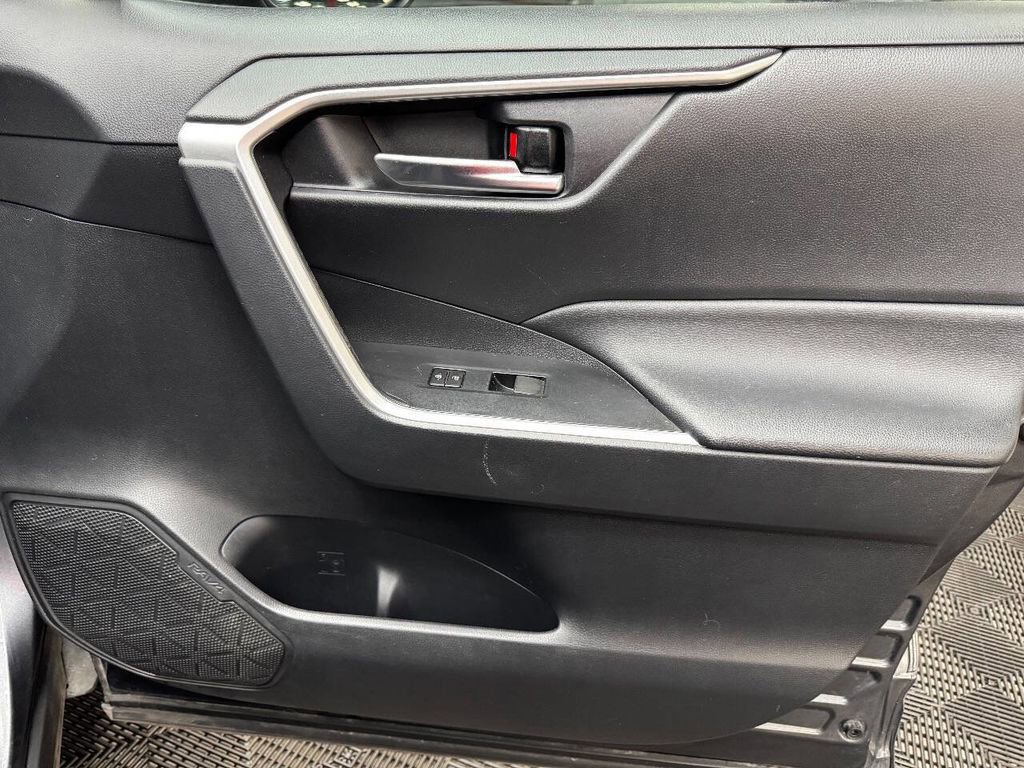 Used 2019 Toyota RAV4 XLE image 59