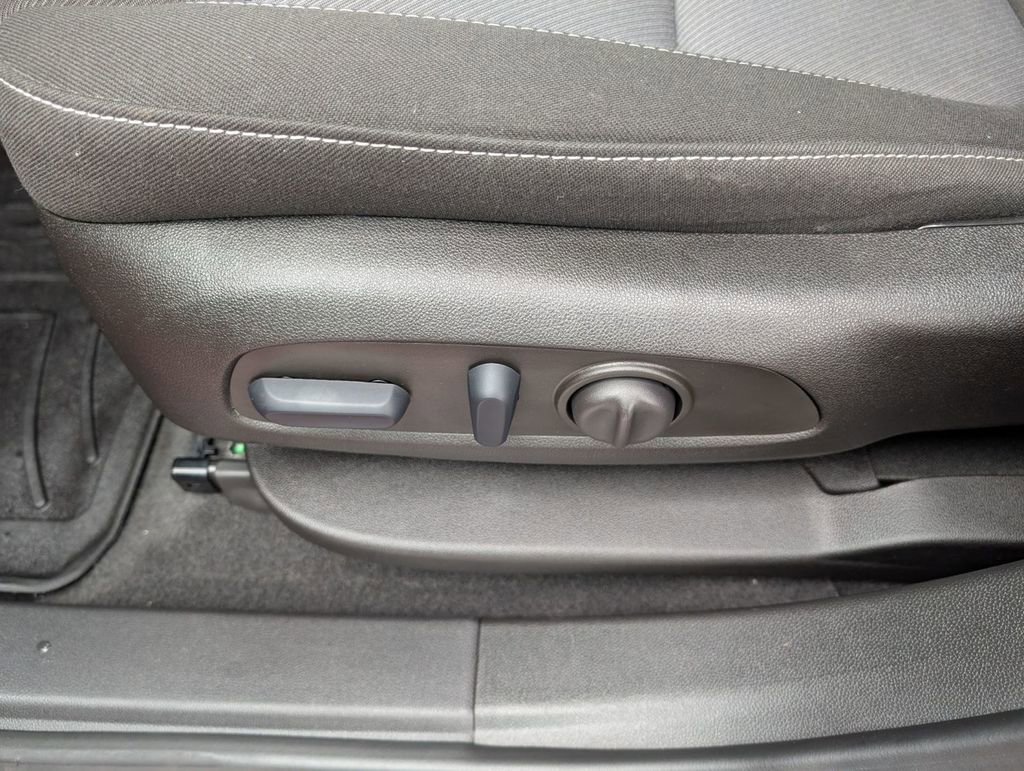 Used 2023 Chevrolet Blazer LT image 20