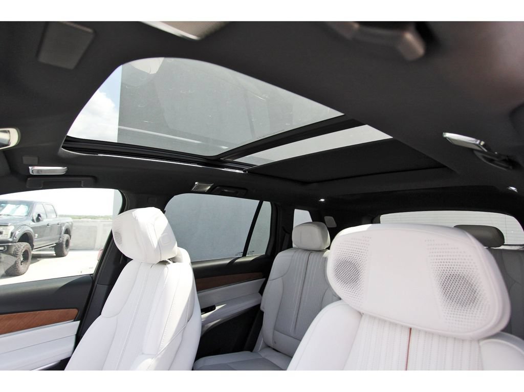 New 2027 Cadillac Vistiq Luxury AWD/4WD image 24