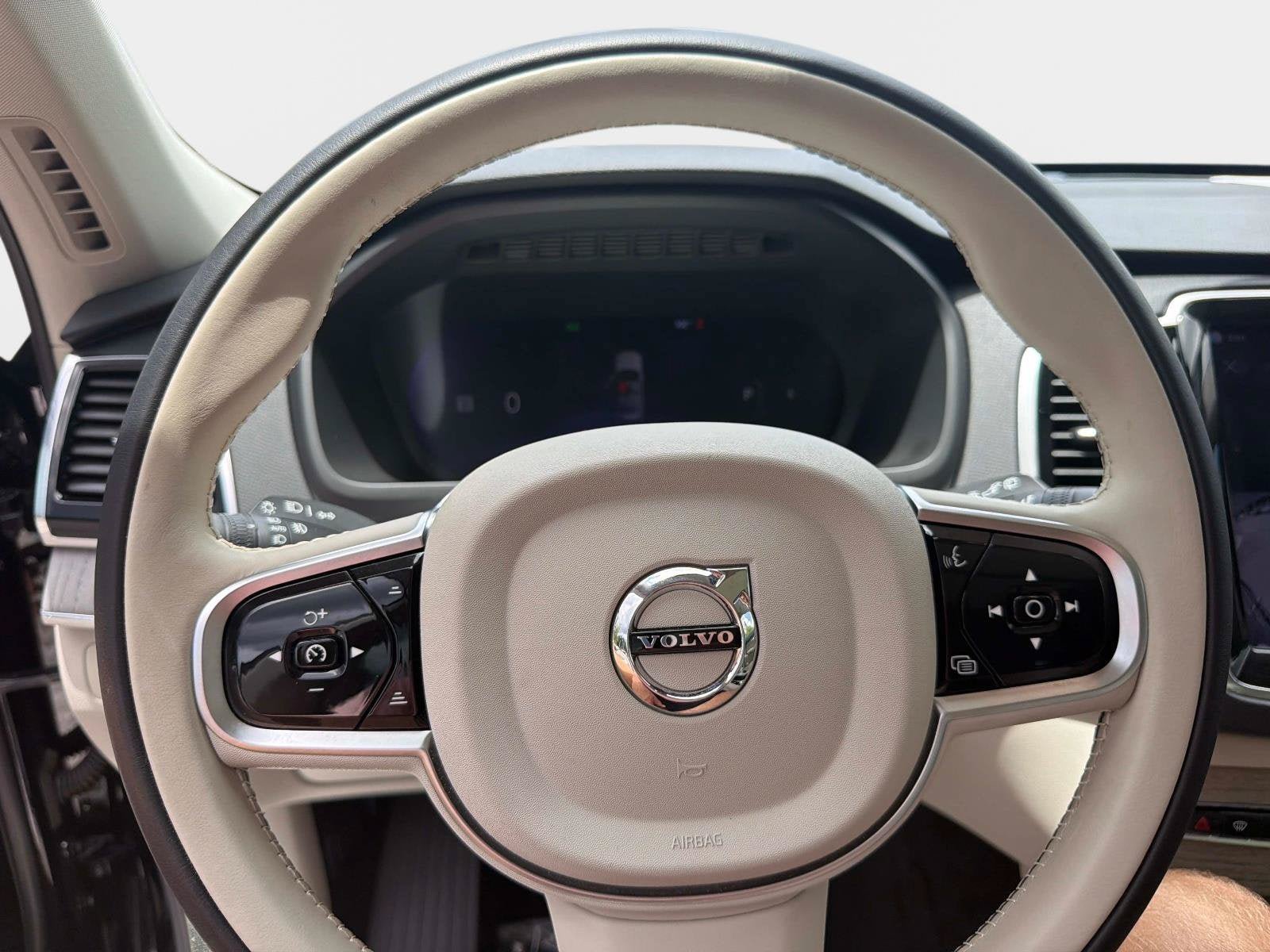 Used 2025 Volvo XC90 B6 Plus w/ Protection Package Premier AWD/4WD image 25
