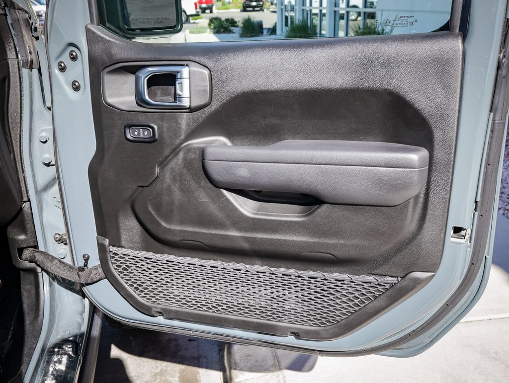 Used 2025 Jeep Wrangler Unlimited Rubicon AWD/4WD image 24