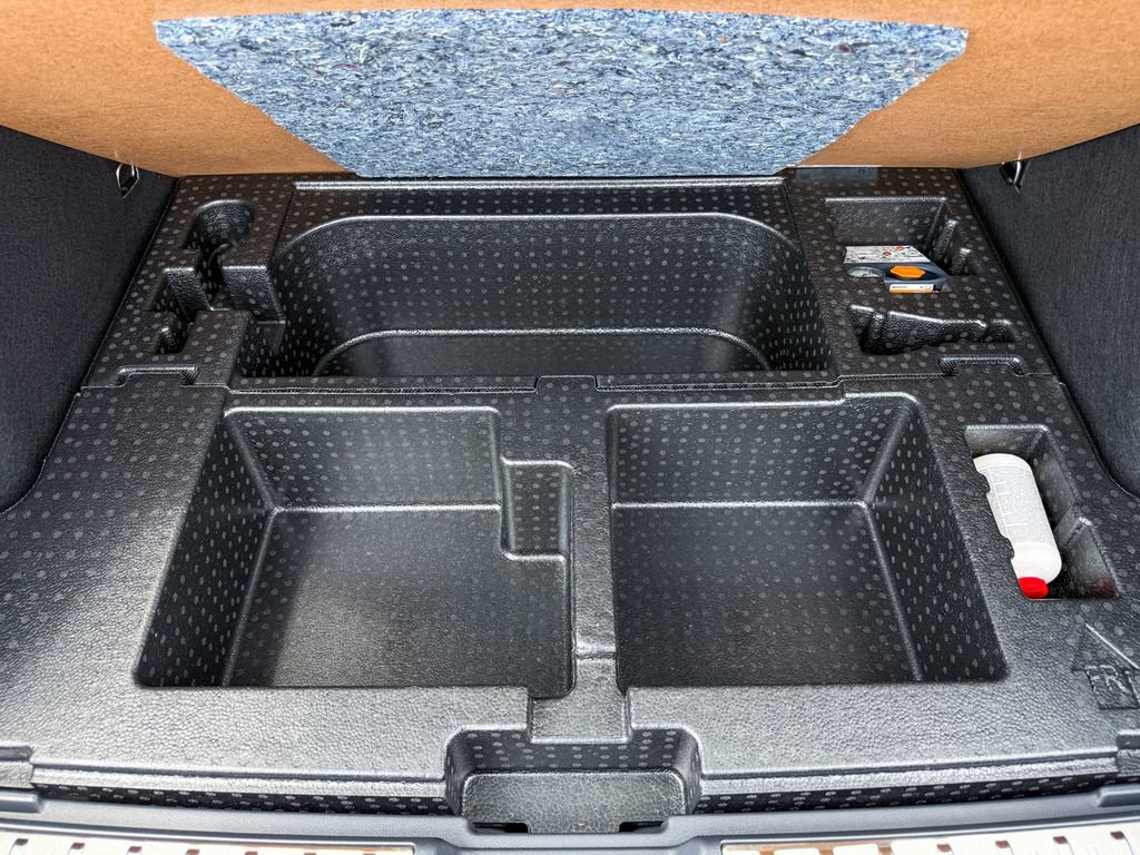 Certified 2025 Nissan Kicks SR w/ SR Premium Package AWD/4WD image 38