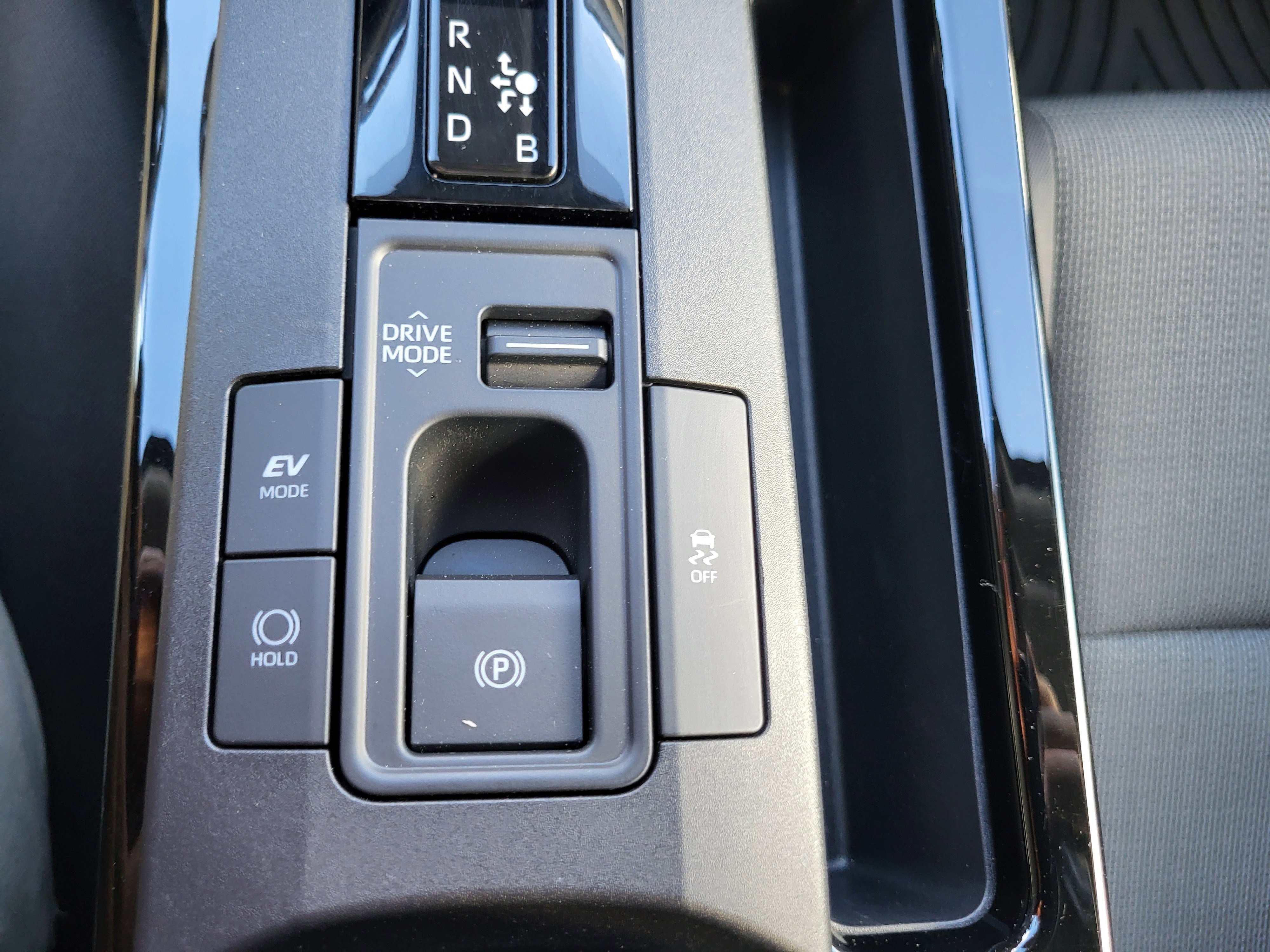 Used 2025 Toyota Prius LE image 26