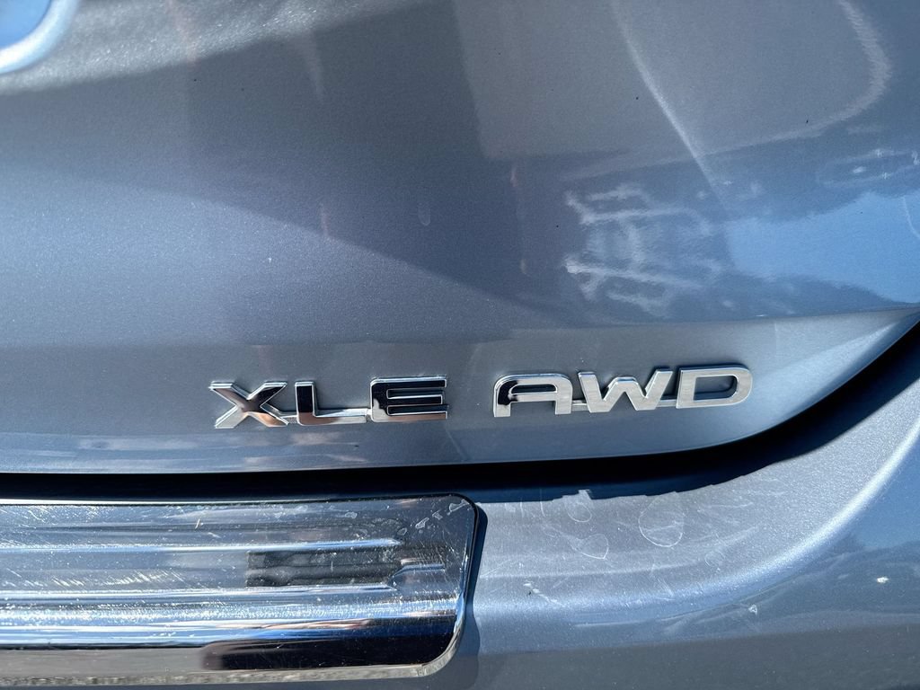Used 2023 Toyota Highlander XLE AWD/4WD image 27