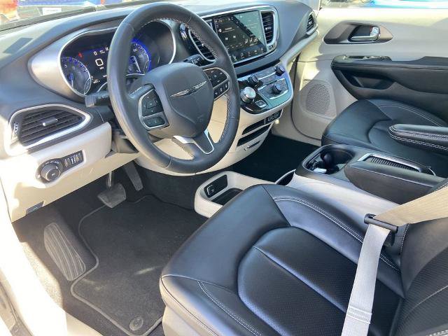 Used 2024 Chrysler Pacifica Touring-L FWD image 6