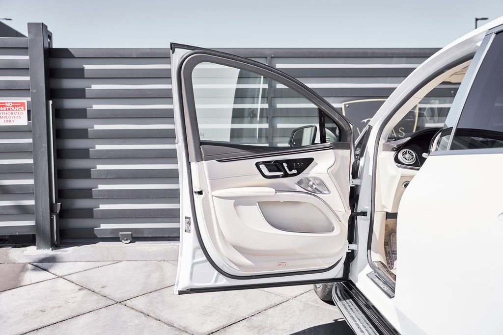 Used 2025 Mercedes-Benz Maybach EQS 680 4MATIC image 35