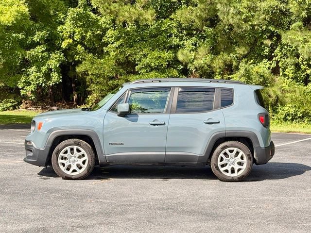 Used 2017 Jeep Renegade Latitude w/ Popular Equipment Group FWD image 3