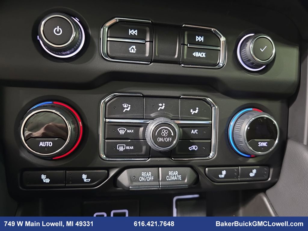 Used 2024 Chevrolet Suburban RST w/ Luxury Package image 21