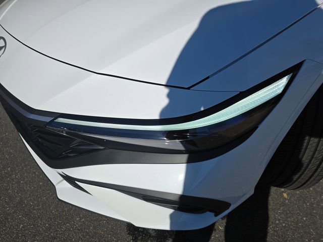 Used 2025 Hyundai Elantra Sport image 43