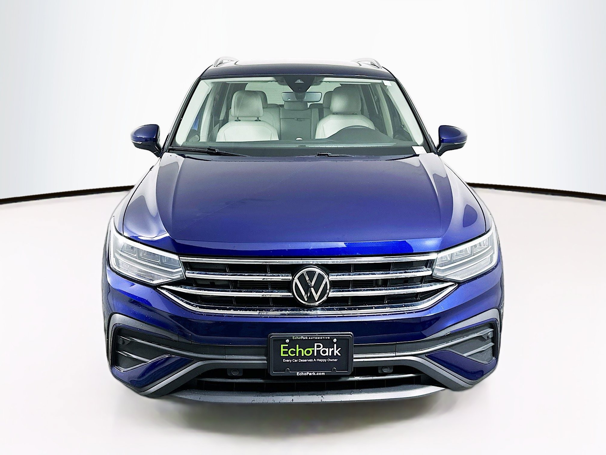 Used 2024 Volkswagen Tiguan SE FWD image 2