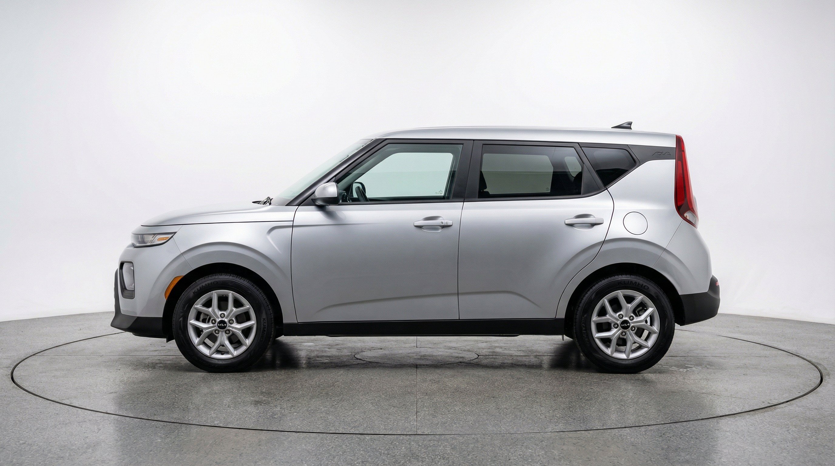 Used 2025 Kia Soul LX w/ LX Technology Package FWD image 5