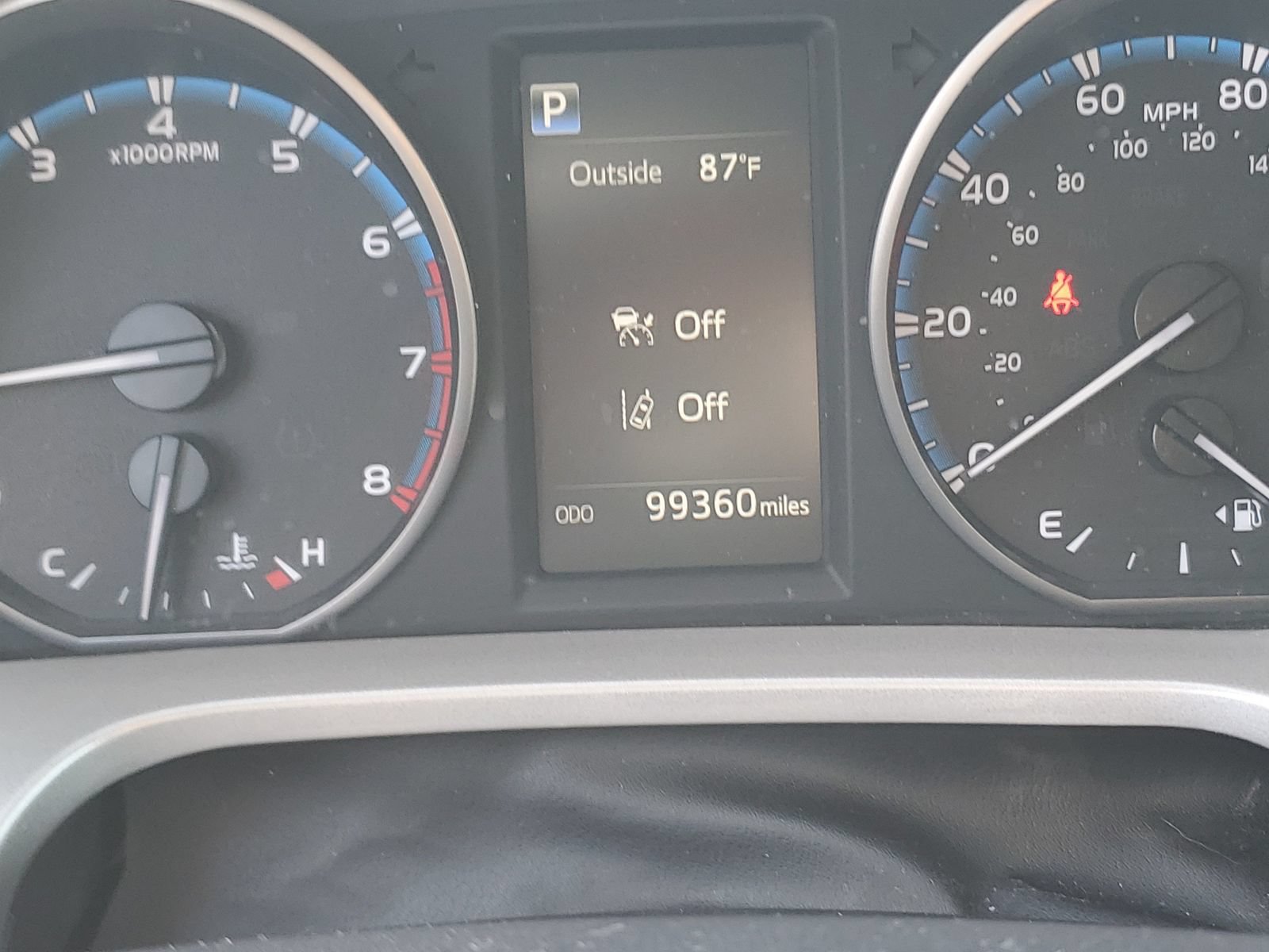 Certified 2018 Toyota RAV4 LE w/ All Weather Liner Package FWD image 25