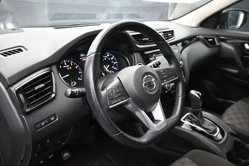 Used 2022 Nissan Rogue Sport SV FWD image 12