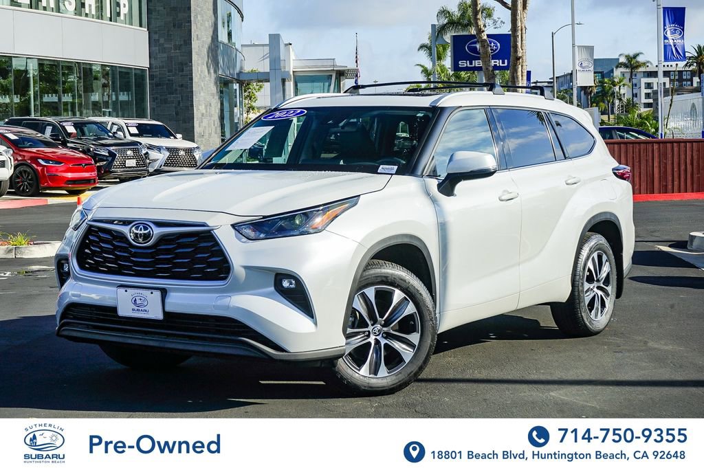 Used 2022 Toyota Highlander XLE image 1
