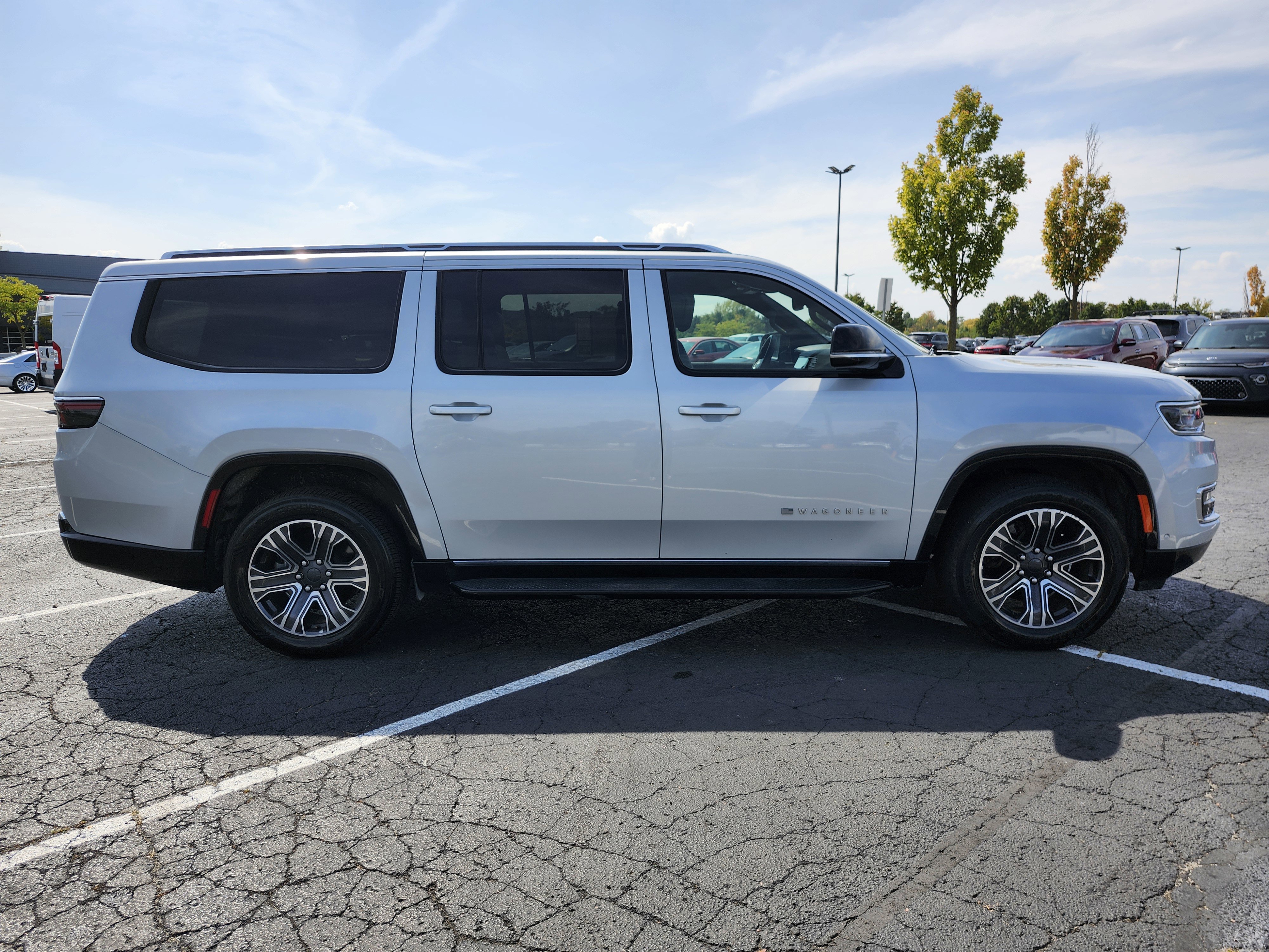 Used 2023 Jeep Wagoneer L Series II image 12