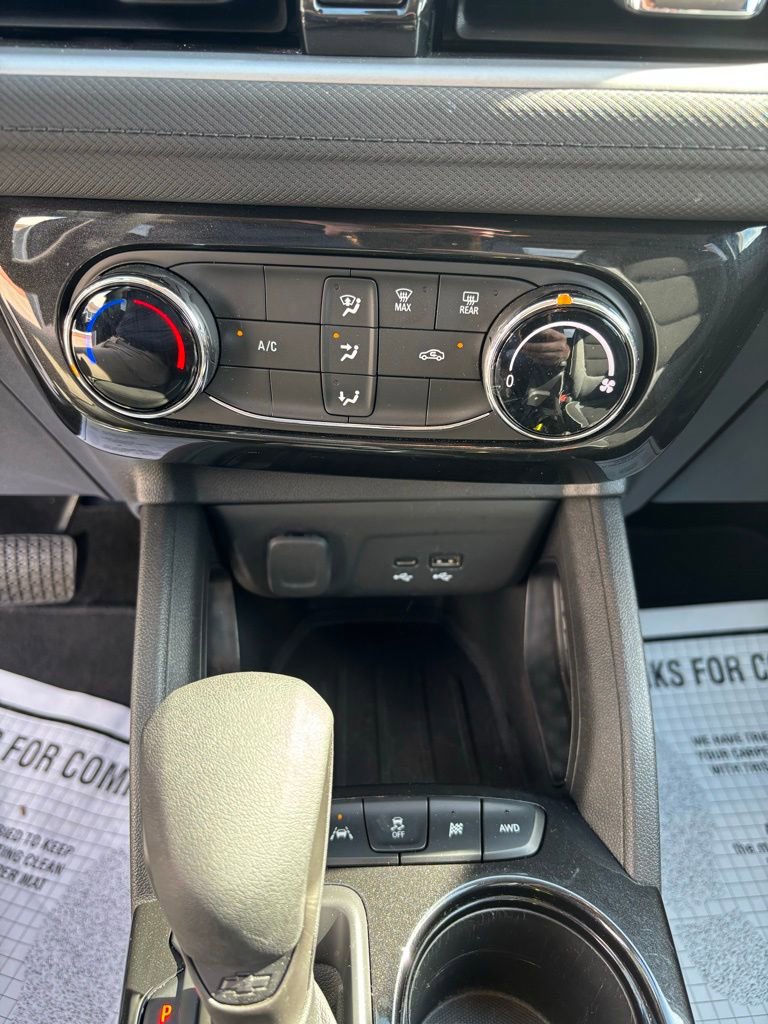 Used 2025 Chevrolet TrailBlazer LT AWD/4WD image 17