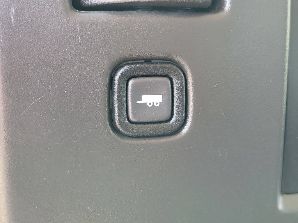 Used 2017 Chevrolet Express 2500 RWD image 18