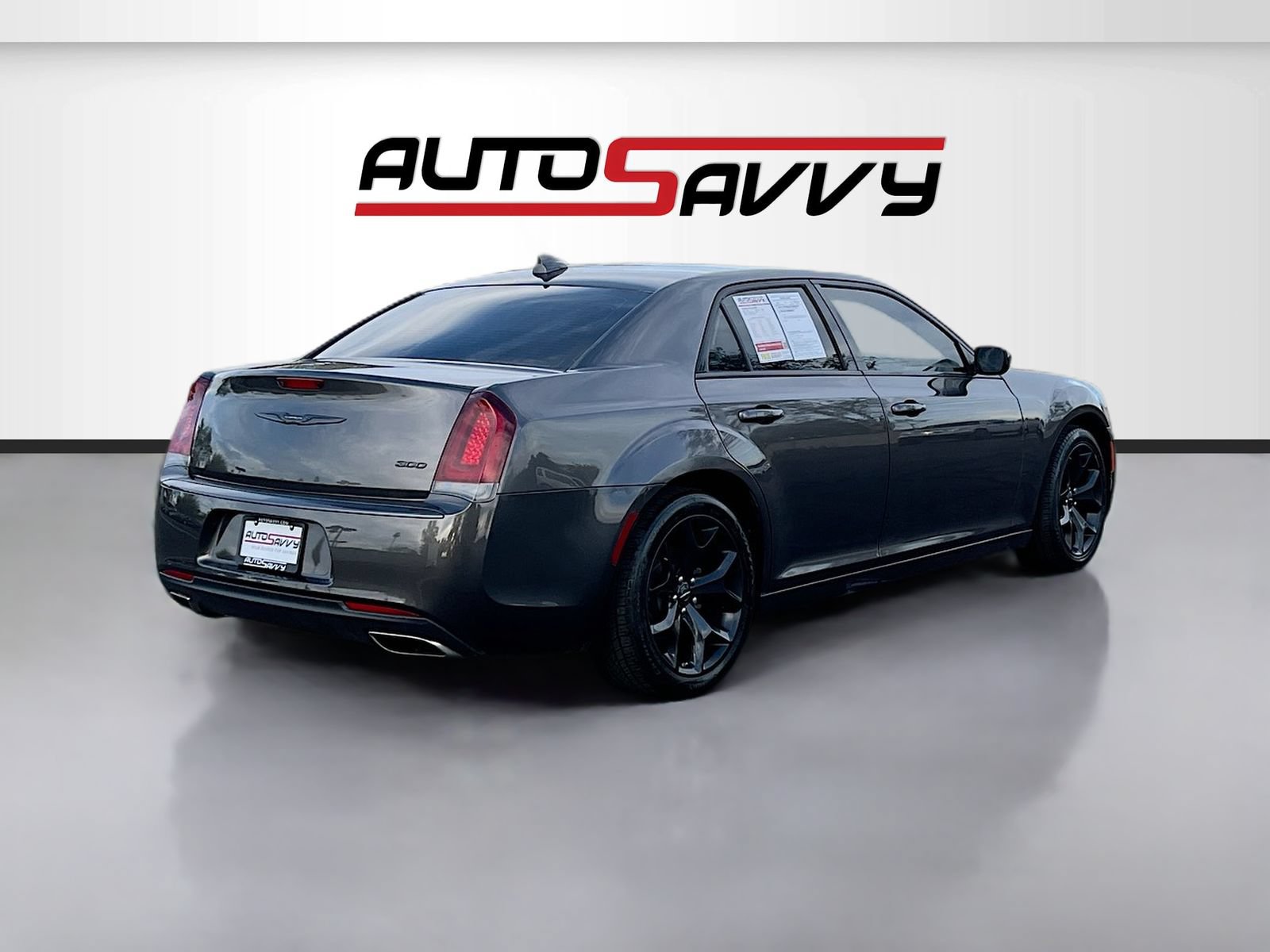 Used 2022 Chrysler 300 Touring w/ Sport Appearance Package RWD image 7