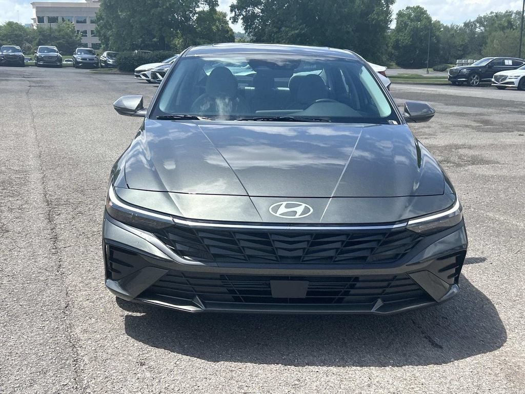 New 2026 Hyundai Elantra Limited FWD image 2