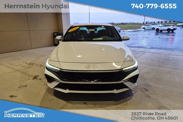 Used 2024 Hyundai Elantra SE image 2