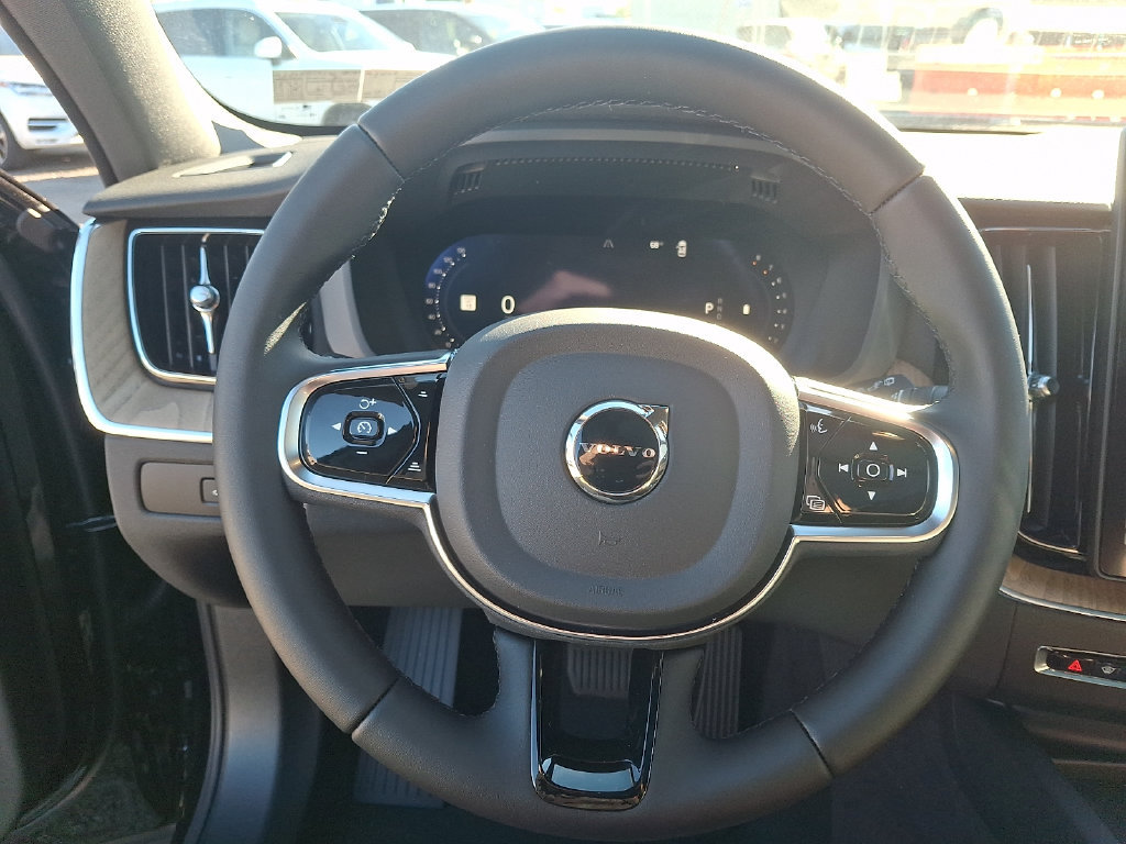 New 2027 Volvo XC60 B5 Plus AWD/4WD image 17