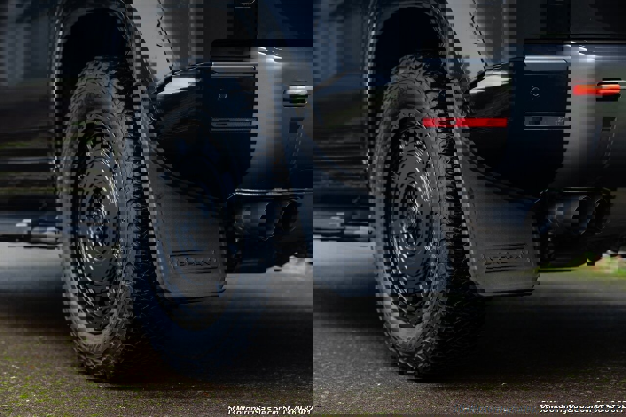 Used 2024 Land Rover Defender 90 V8 image 3