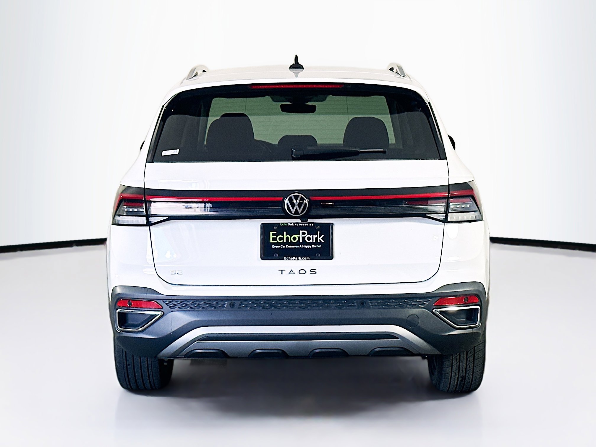 Used 2025 Volkswagen Taos SE FWD image 7
