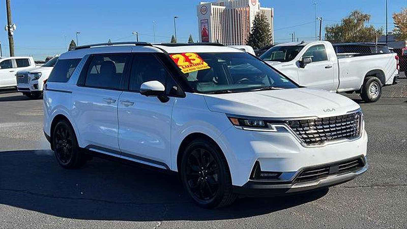 Used 2023 Kia Carnival SX Prestige image 3