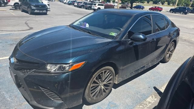 Used 2019 Toyota Camry SE FWD image 2