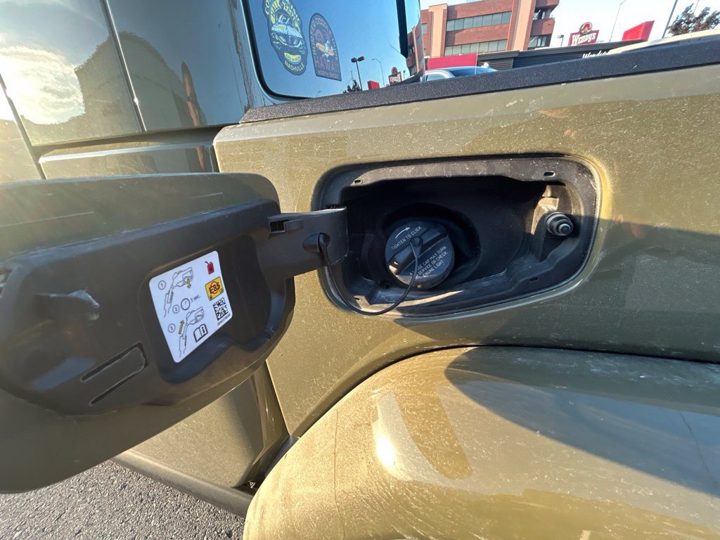 Used 2025 Jeep Gladiator Mojave AWD/4WD image 23