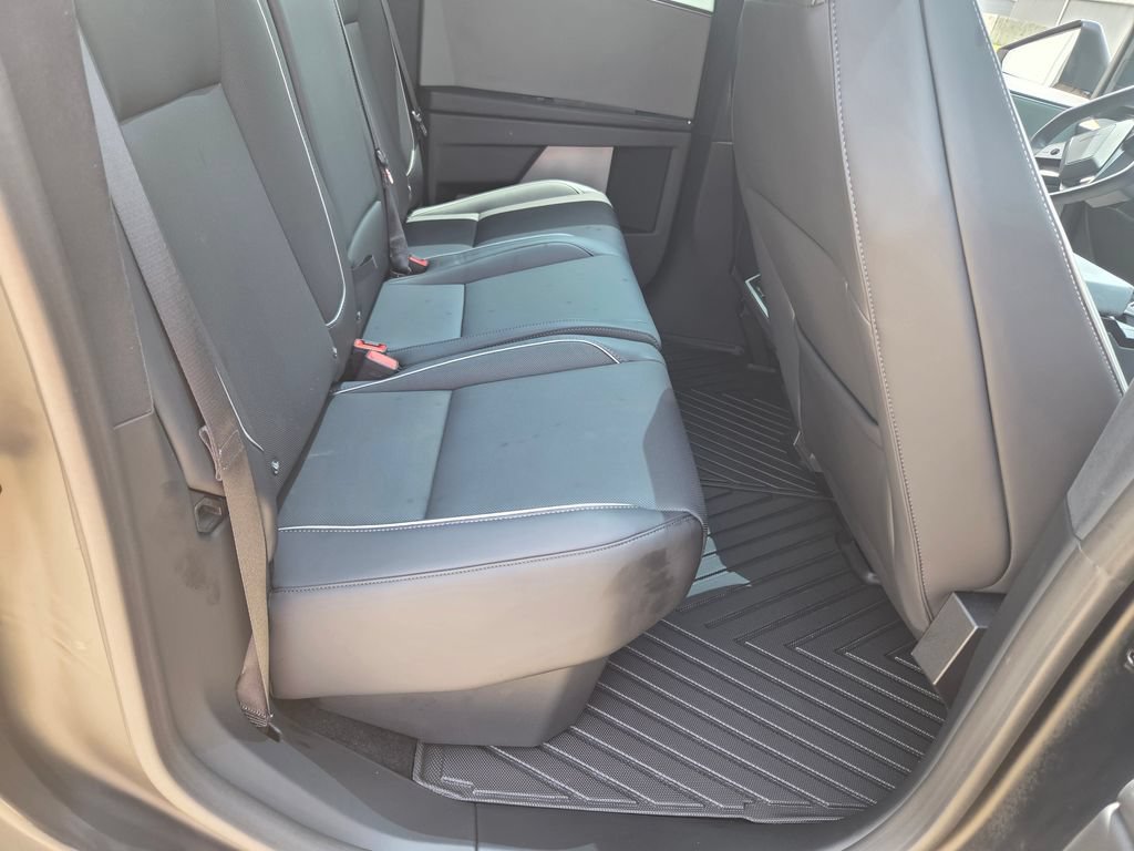 Used 2024 Tesla Cybertruck AWD Crew Cab image 32